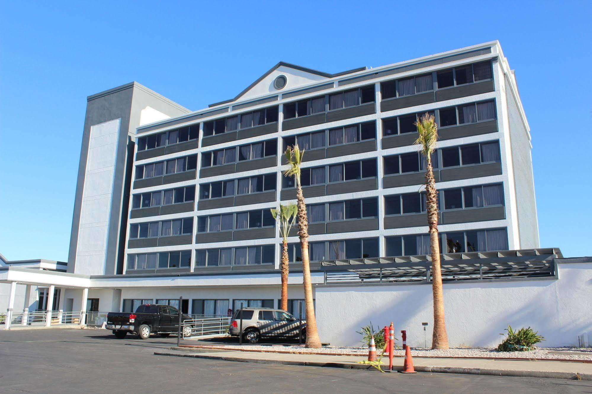 Radisson Hotel Oakland Airport Exterior photo